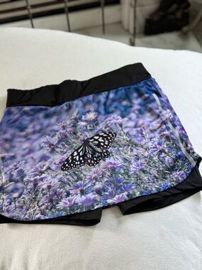 Women's Black & Purple Butterfly Print Athletic Shorts